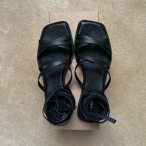 NIB Women's Alohas Element Sandal in Black Size 38
